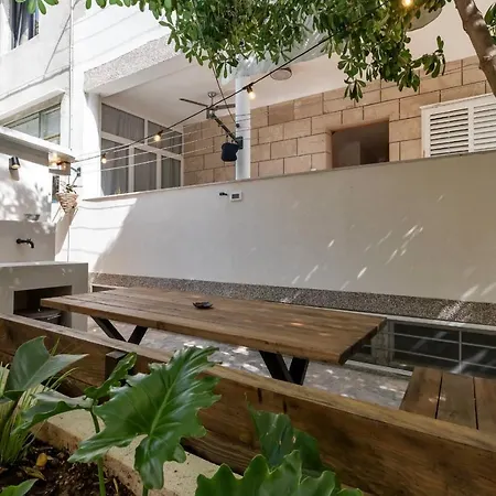 Casa Galleria Rica מאקרסקה